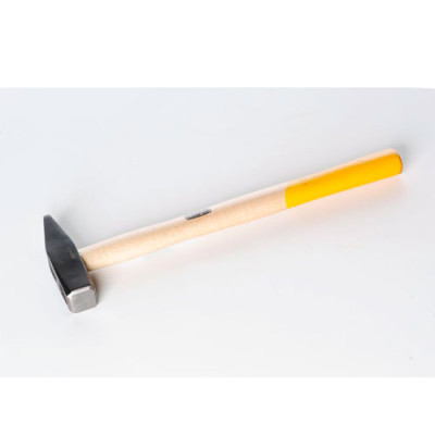 Молоток слюсарний 600г. з дерев`яною ручкою Сила